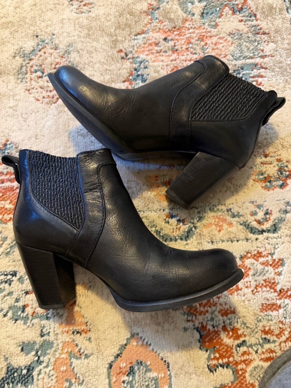 Ugg Black Women's Block Heel Chelsea Boot - Classic Ankle Boot